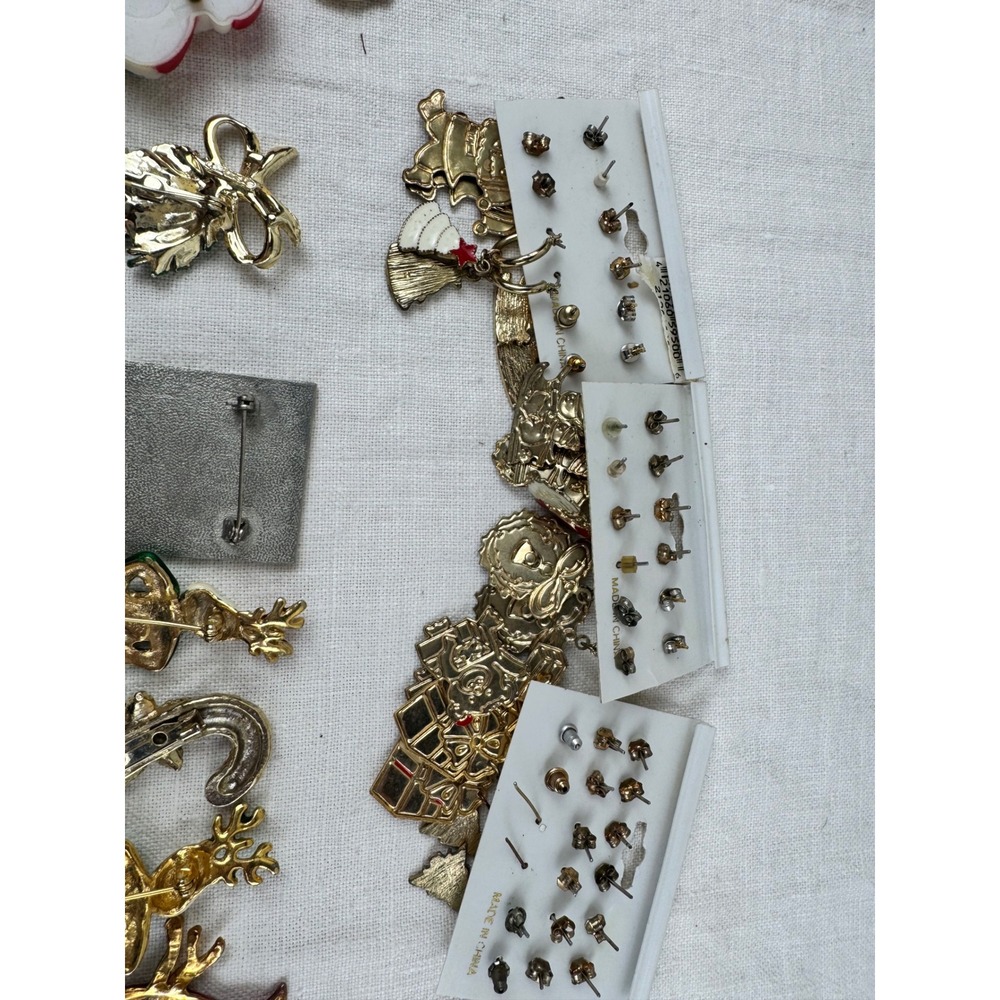 Vintage Christmas Jewelry Lot Enamel Rhinestone Santa Brooches Pins Earrings Box - Picture 6 of 8